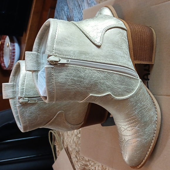 Dirty Laundry metallic booties - Picture 4 of 8